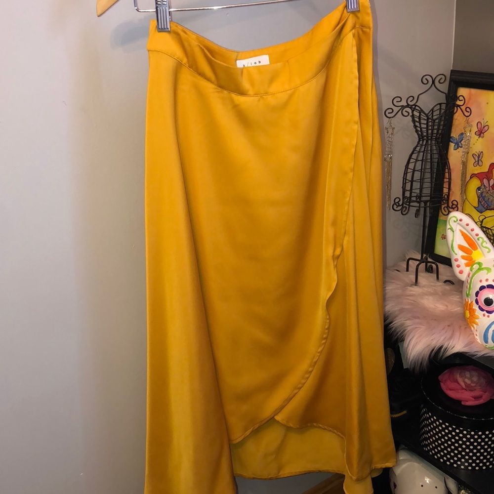 Knee length lightweight‎ flow skirt